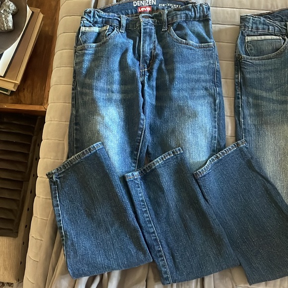 2 pair of Levi’s. Skinny fit 216. Size 16 regular. - Picture 6 of 7